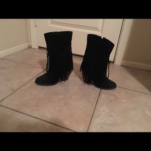 Fringe boots .